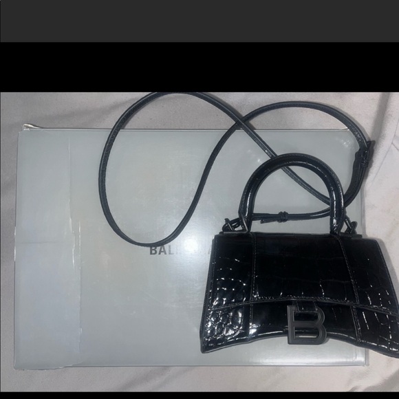 New Balenciaga bag lost strap worn once - Picture 4 of 6